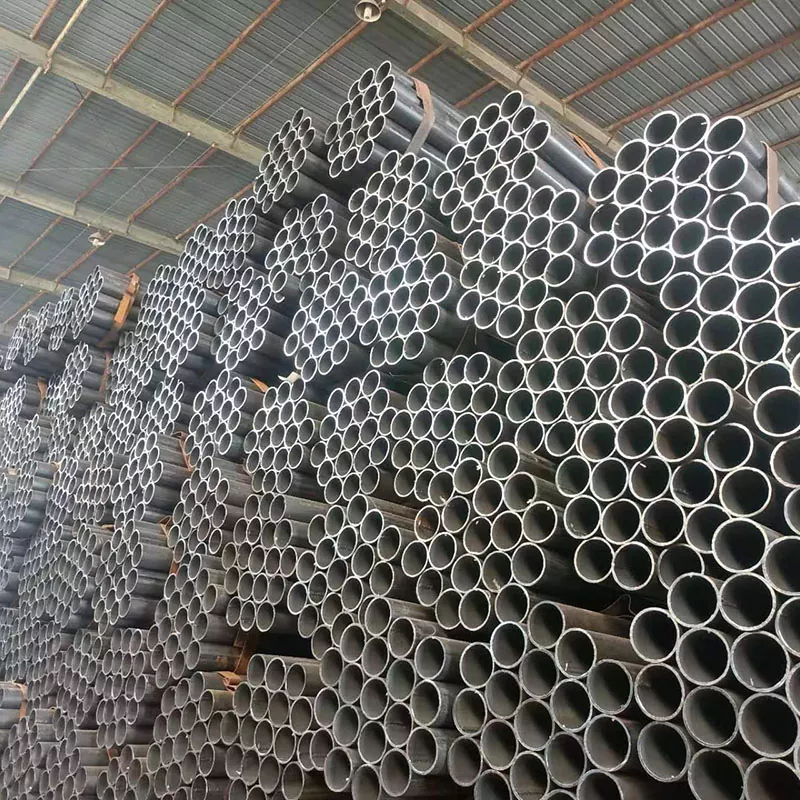 Tubo circular preto com fenda reta